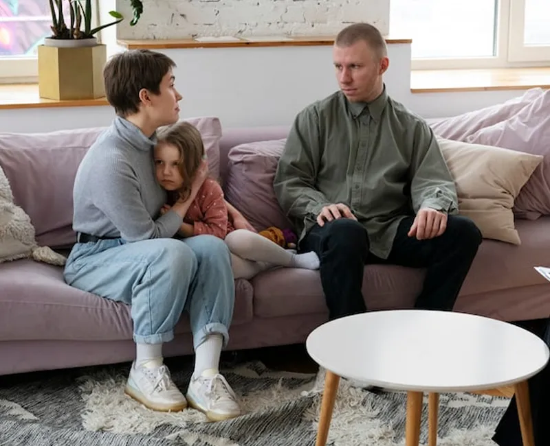 Family working together in a supportive therapy setting